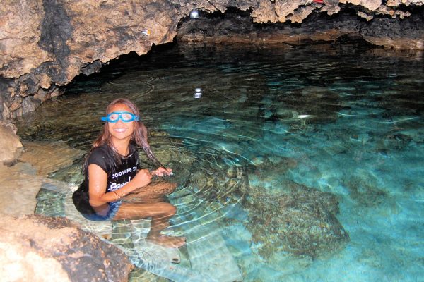fun-dving-in-clear-water-in-timubo-cave