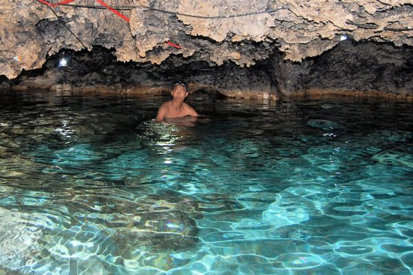 timubo-cave-e-swimming