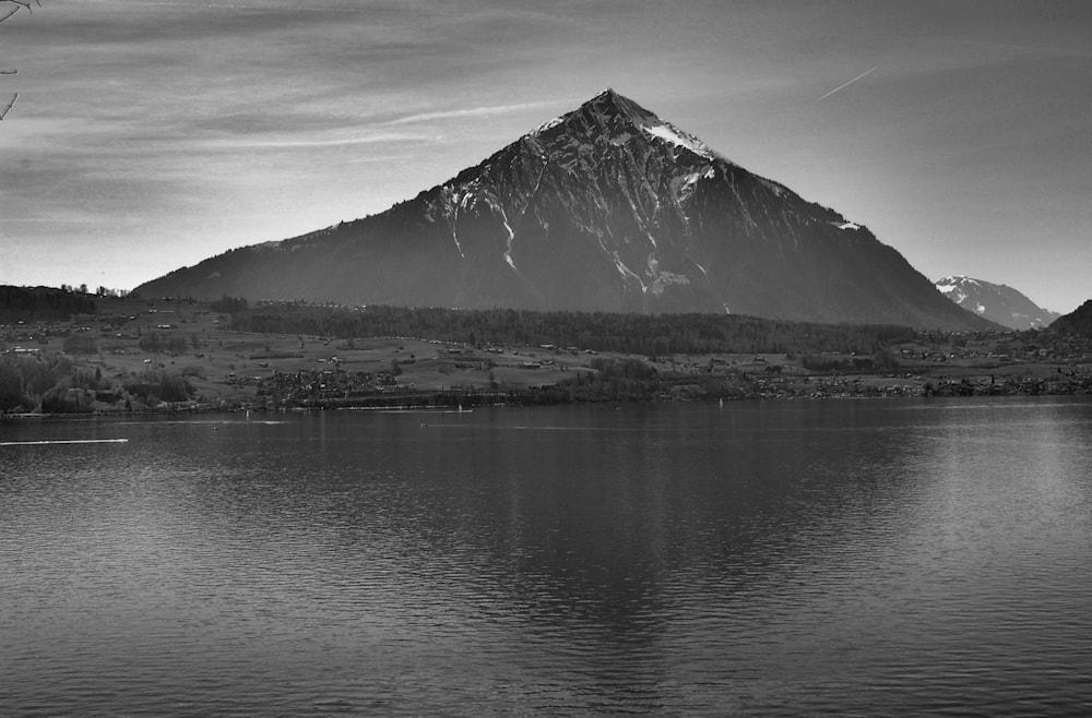 Mountain-with-lake