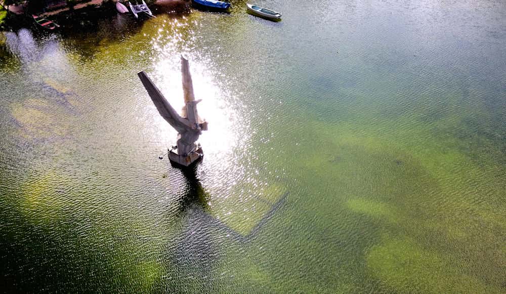pegasus-monument-in-lake