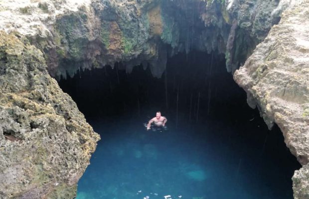 swimming-in-deep-blue-hole
