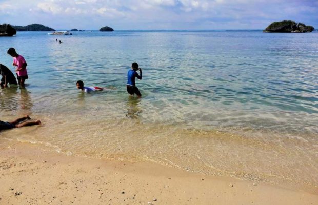 kids-swimming-on-beach