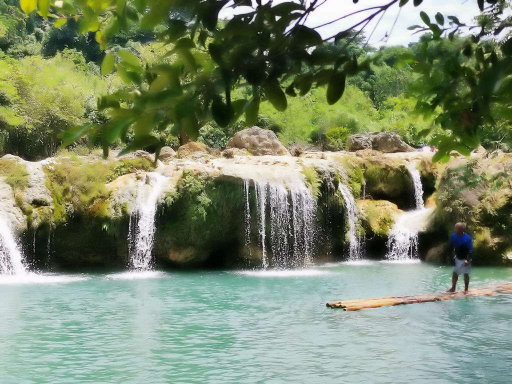 bolinao_falls3_with_raft